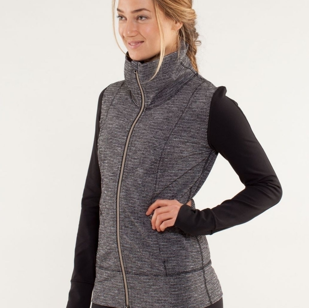 EUC Lululemon Daily Yoga Grey and Black Women's Jacket Style W4A52S